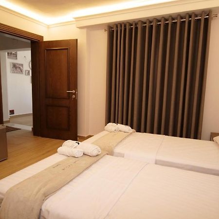 Vila Fatos Qama เบราท ภายนอก รูปภาพ