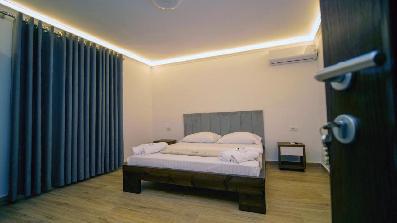 Vila Fatos Qama เบราท ภายนอก รูปภาพ