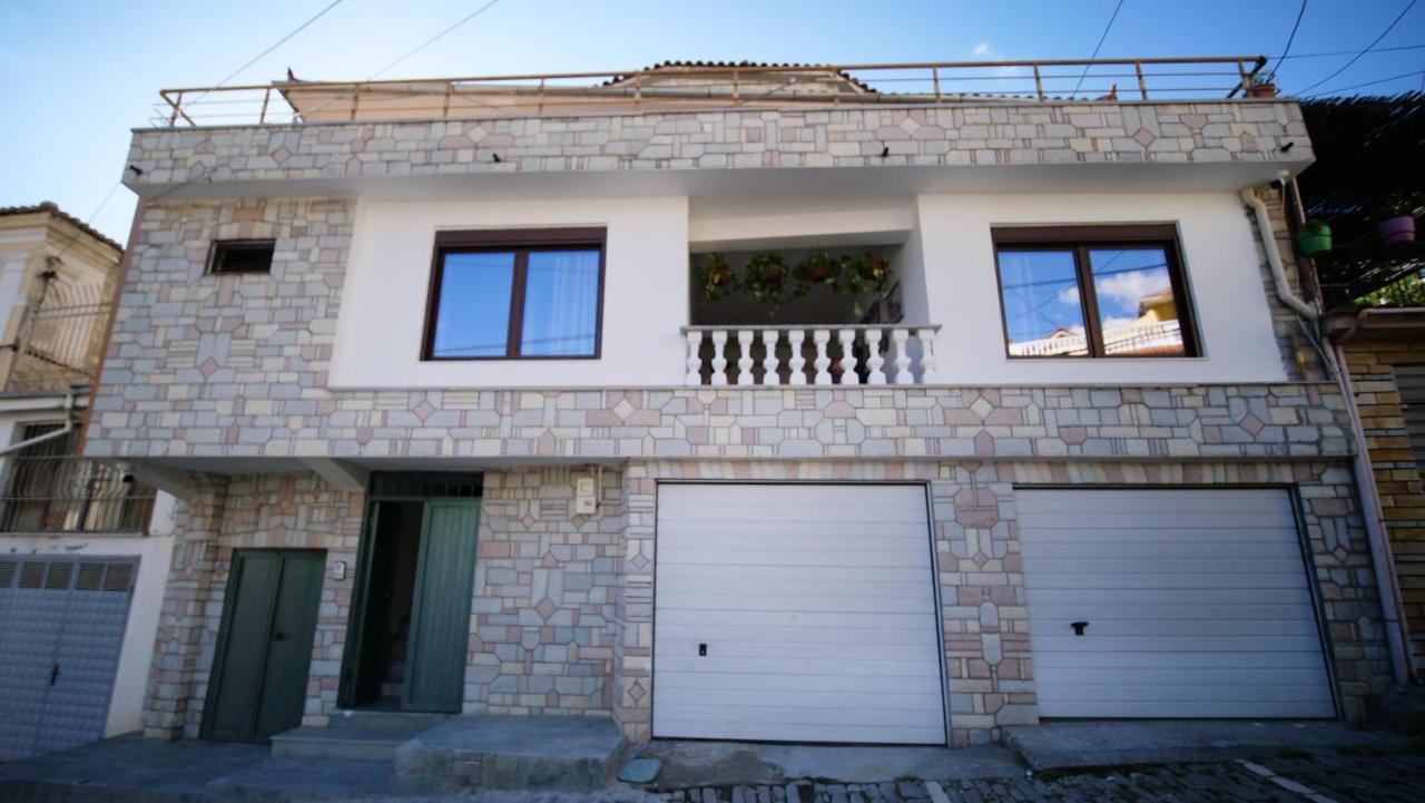 Vila Fatos Qama เบราท ภายนอก รูปภาพ