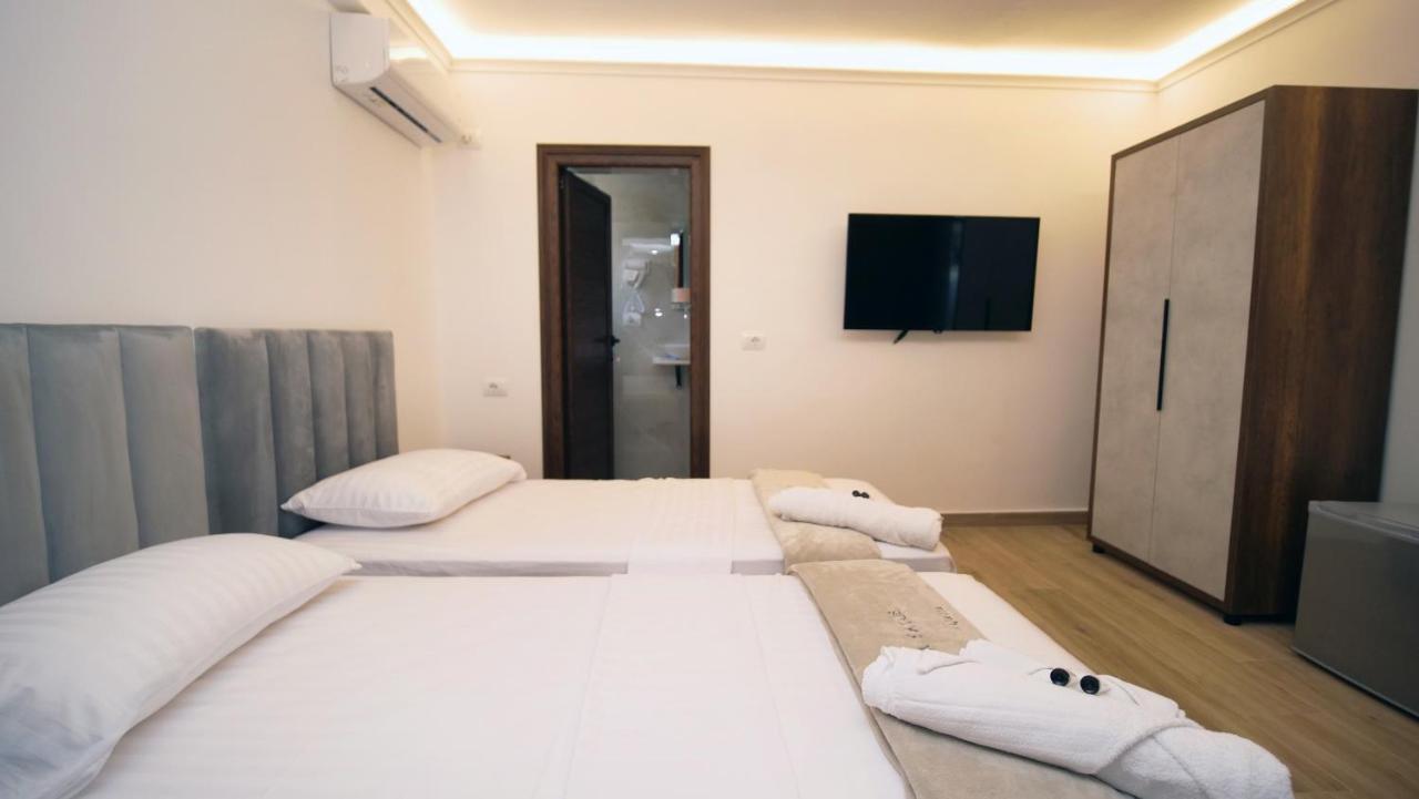 Vila Fatos Qama เบราท ภายนอก รูปภาพ