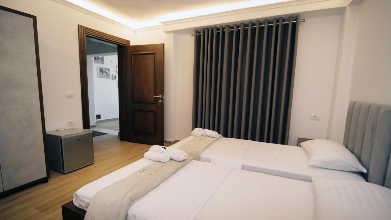 Vila Fatos Qama เบราท ภายนอก รูปภาพ