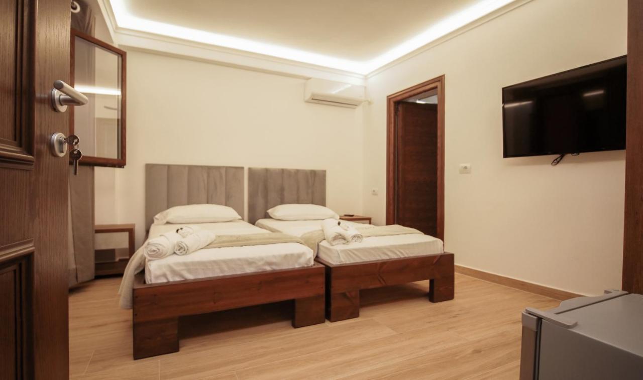 Vila Fatos Qama เบราท ภายนอก รูปภาพ