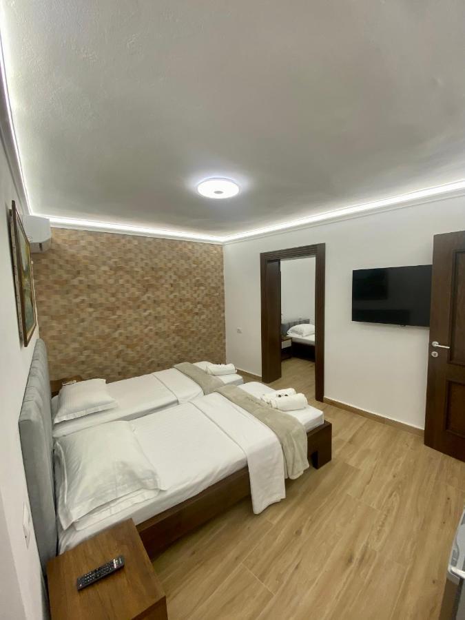 Vila Fatos Qama เบราท ภายนอก รูปภาพ